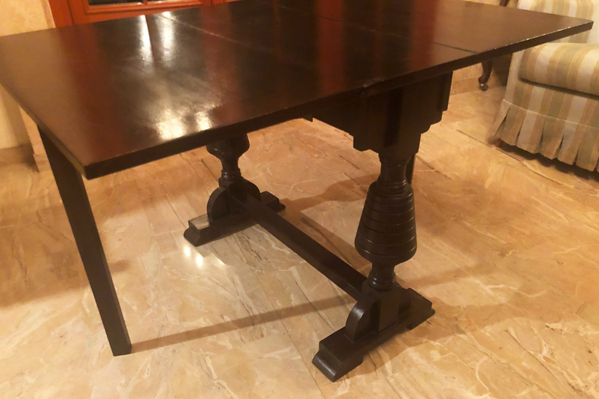 Originale tavolino in rovere a bandelle