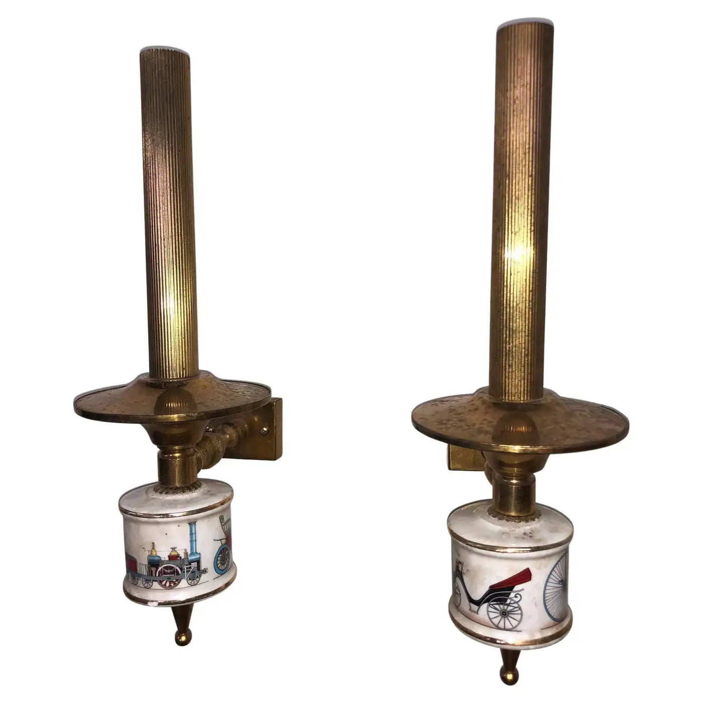 Coppia di lampade da parete in ottone e porcellana